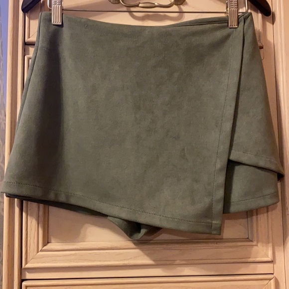 Charlotte Russe Suede Skorts - Picture 2 of 8
